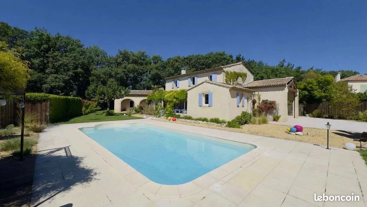 Maison 6 pièces 200 m² · à Saint-Cannat · 200 m² · 949 900 €