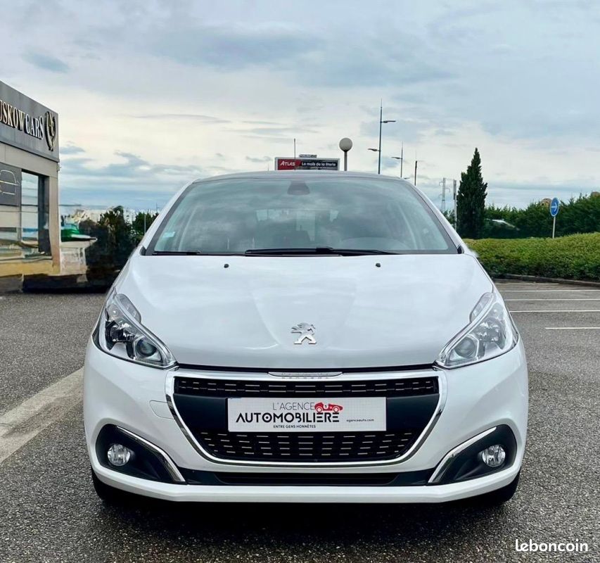 Peugeot 208 1.2 puretech 110ch feline 5cv 5p (image 8)