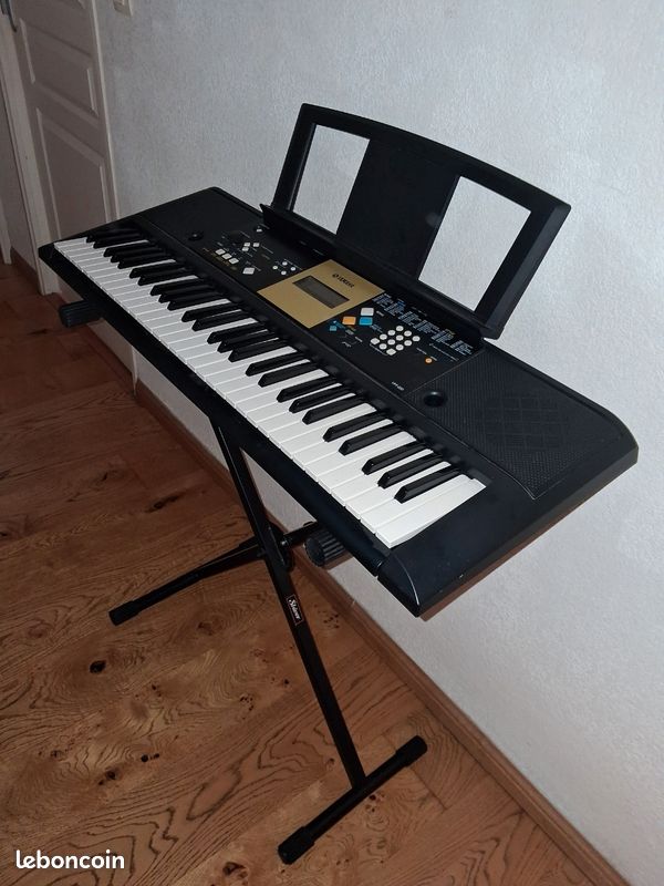 Piano Yamaha YPT-220 (image 1)