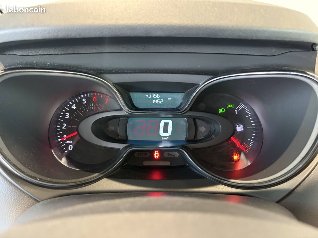 RENAULT Captur TCe 90 - 19 Life (image 16)