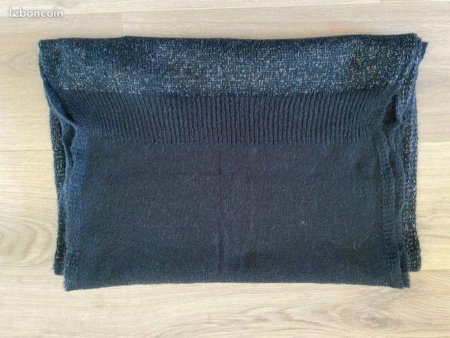 Très belle étole noire en laine NEUVE (image 2)