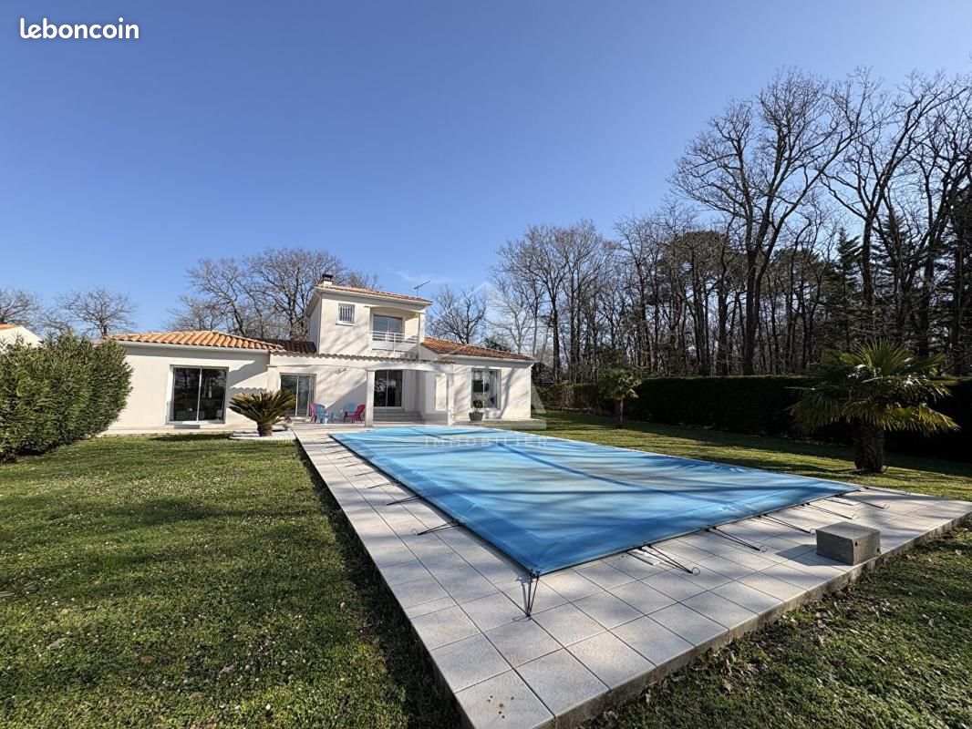 Maison 5 pièces 150 m² · à Breuillet · 150 m² · 589 000 €