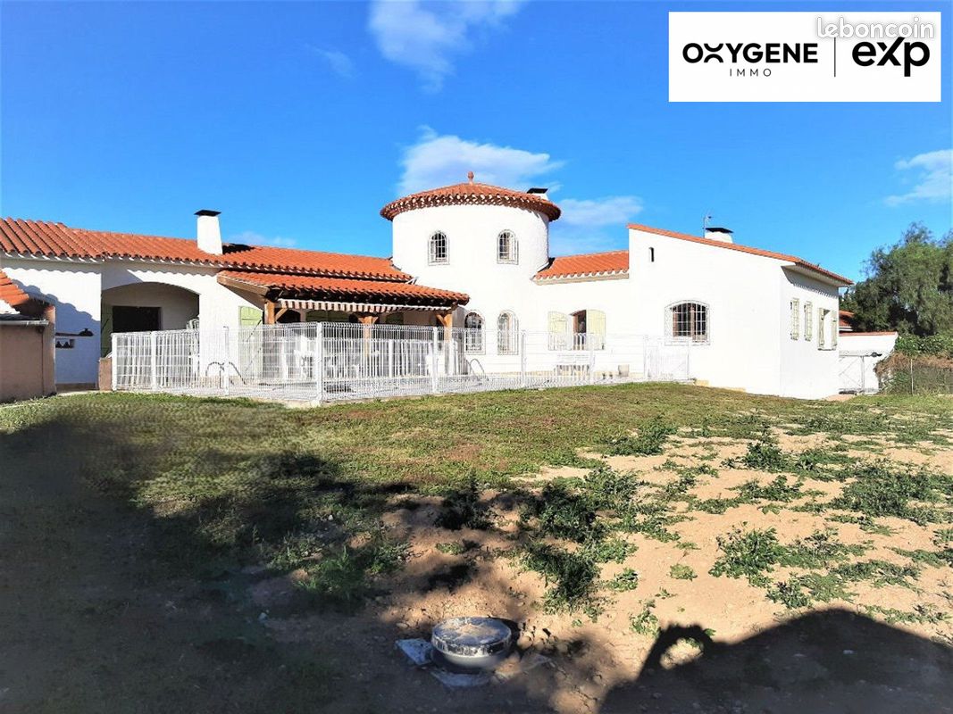 Maison 10 pièces 300 m² · à Saint-Féliu-d'Avall · 300 m² · 679 000 €