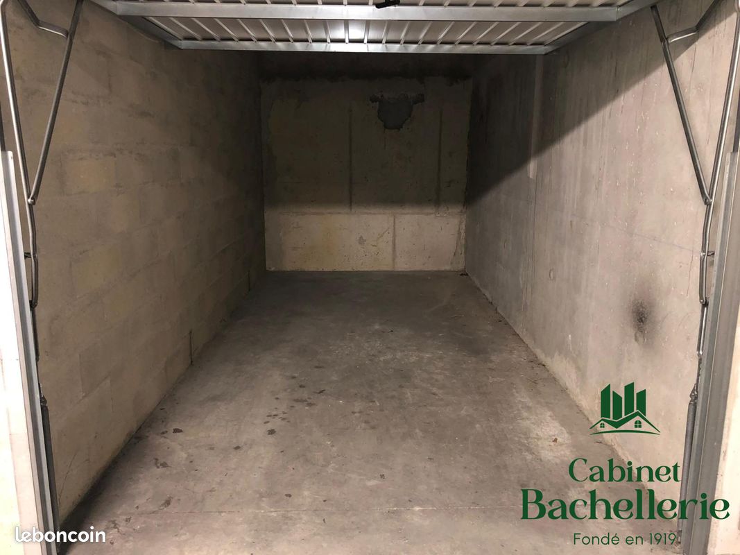Parking 15 m² · à Marseille · 15 m² · 105 €