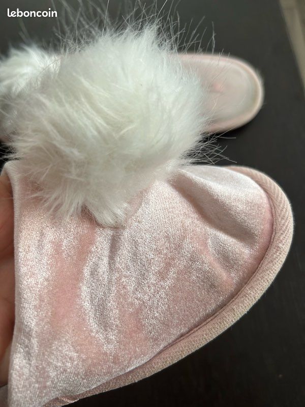 Chaussons Victoria’s Secret PINK Rose – Neufs Avec étiquette, Style Confort