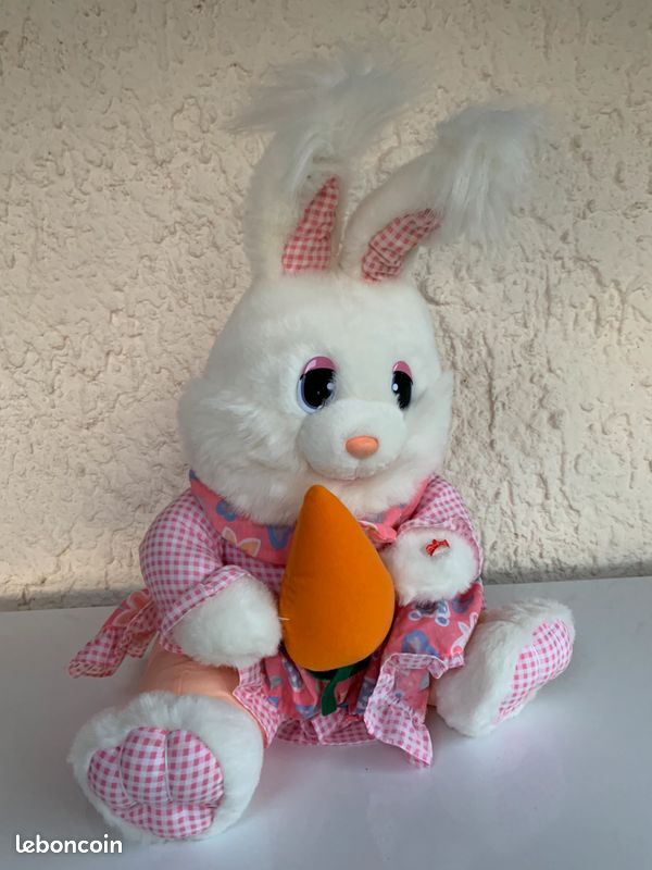 Lapin à la carotte en peluche musical (image 1)