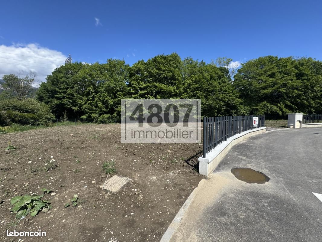 Terrain 525 m² · à Scionzier · 140 000 €
