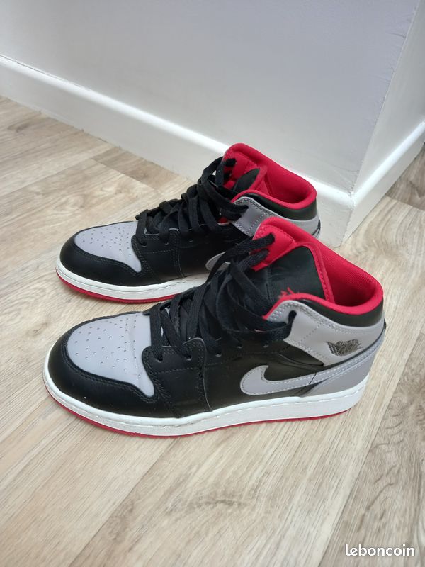 Baskets Nike Air Jordan MID Taille 38,5 (PAS D'ENVOI) Chaussures