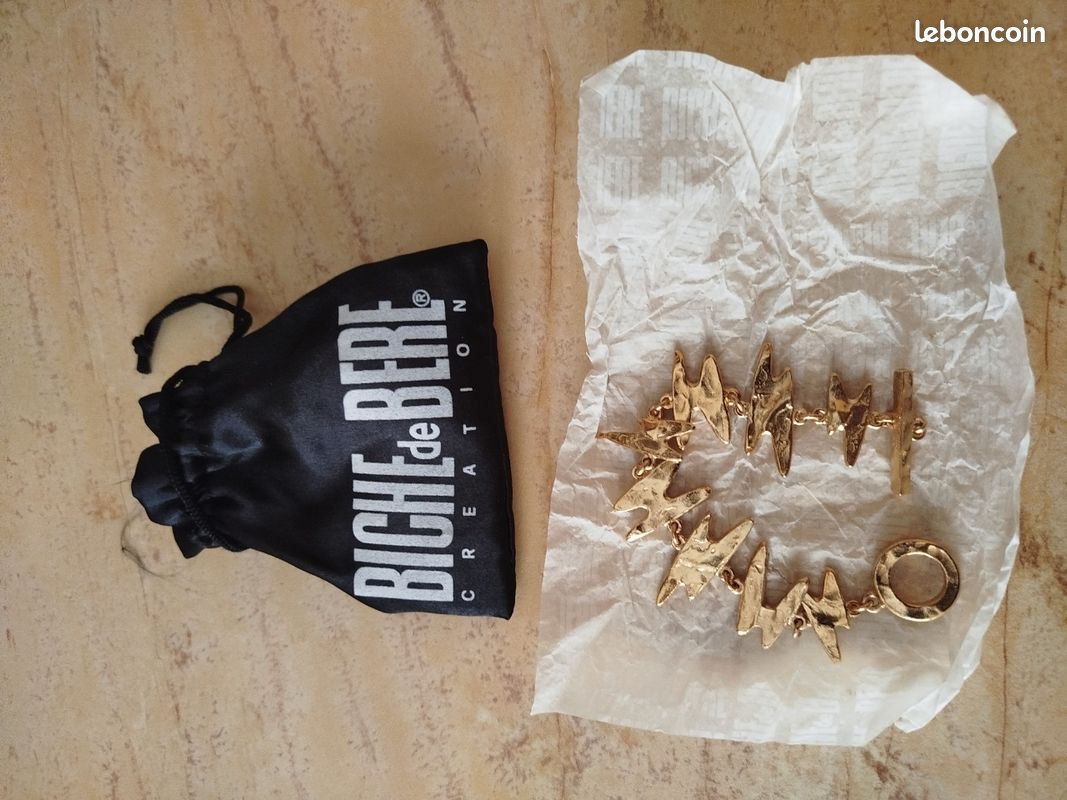 Bracelet Vintage Biche De Bere En Métal Doré - Occasion, Style Moderniste, Bijou Signé