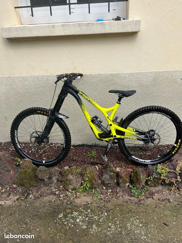 VTT commencal DH V4 suprême Vélos