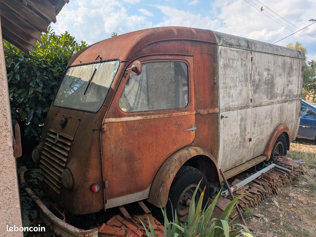 Fourgon camion Renault 1953 (image 1)