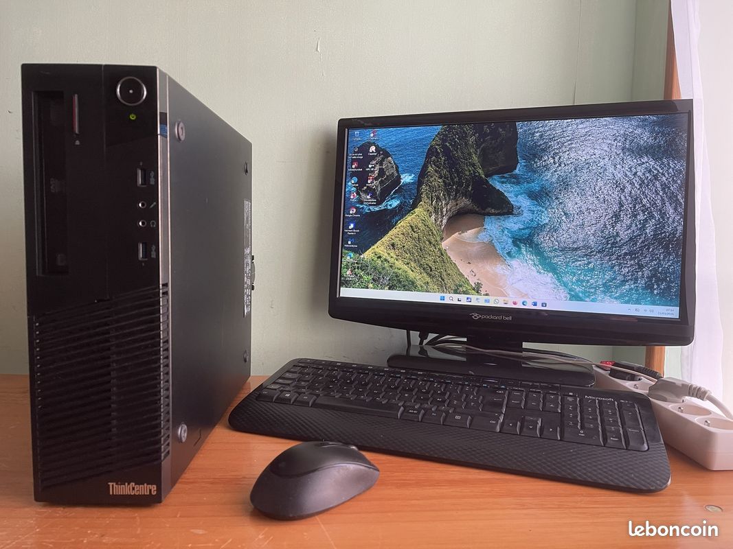 PC De Bureau Complet ASUS – écran 18,4″ – Windows 10 – 5 Go RAM – SSD + HDD