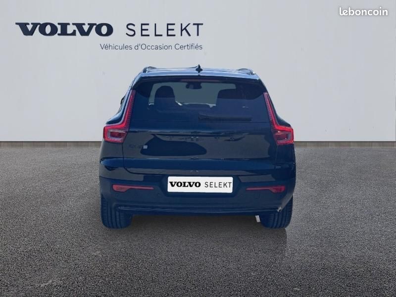 Volvo EX40 Single Extended Range 252ch Black Edition (image 4)