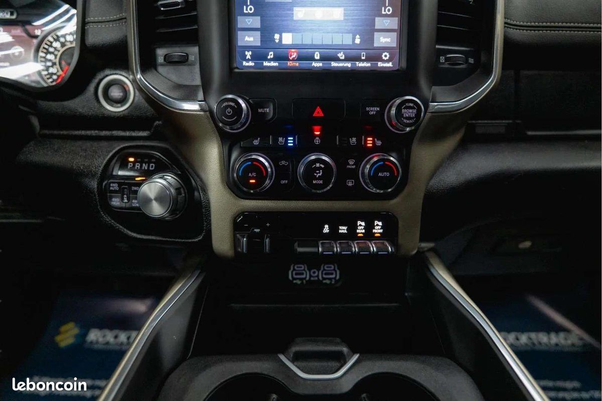 Dodge RAM 1500 Laramie Offroad Night Edition * 5.7 V8 HEMI * 4x4 * Cuir * Alpine * Jantes 22" (image 29)