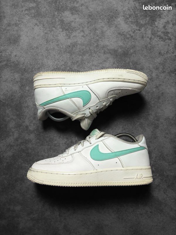 Baskets Nike aire force 1 blanche logo turquoise - 37,5 (image 1)