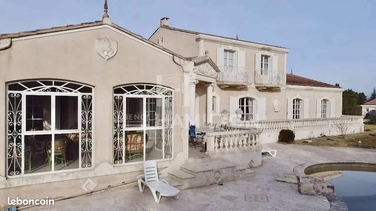 Maison 11 pièces 420 m² · à Mollégès · 420 m² · 2 650 000 €