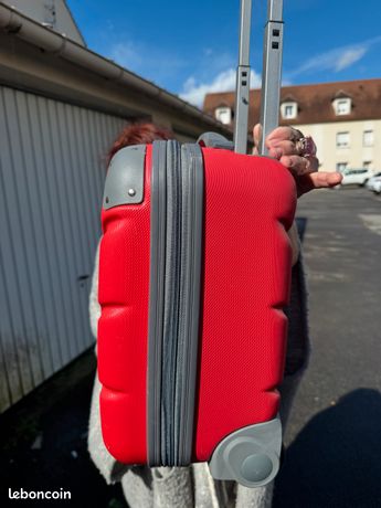 Set de valises rigides Cleo 4 pièces avec pèse-valise rouge bordeaux
