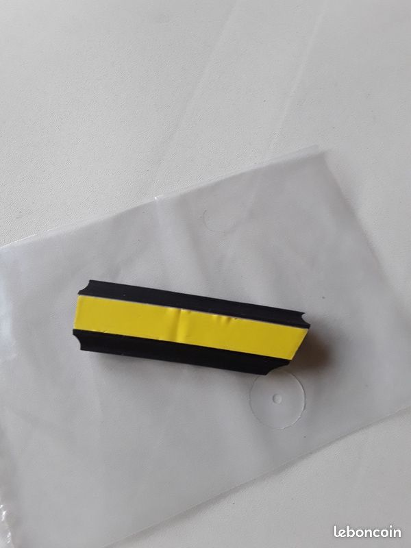 Baguette de protection d'aile avant gauche pour CITROEN BX 2e Génération. Neuf et d'origine (image 2)
