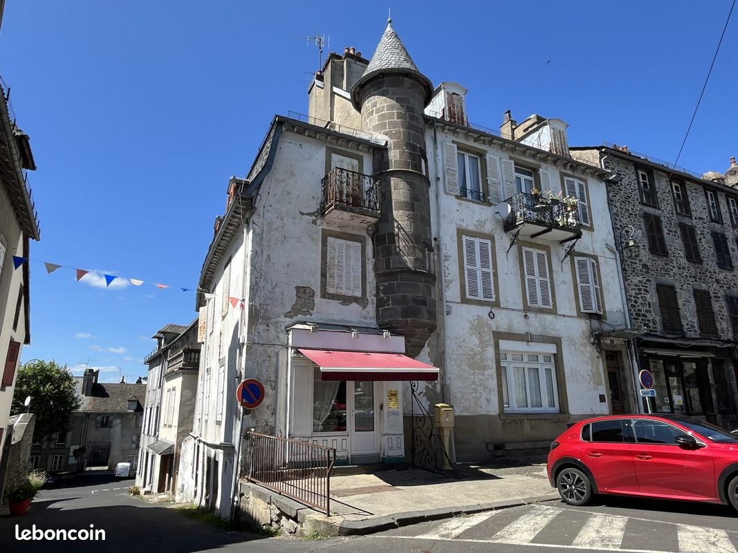 Maison 15 pièces 300 m² · à Mauriac · 300 m² · 198 000 €