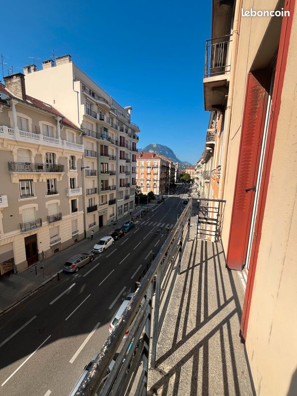 Appartement 2 pièces 48 m² · à Grenoble · 48 m² · 785 €