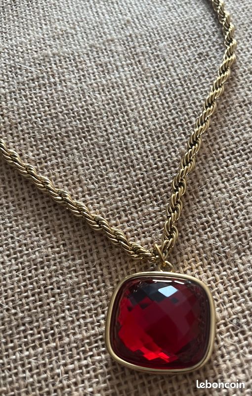 Collier en acier avec pendentif en verre rouge élégant (image 2)
