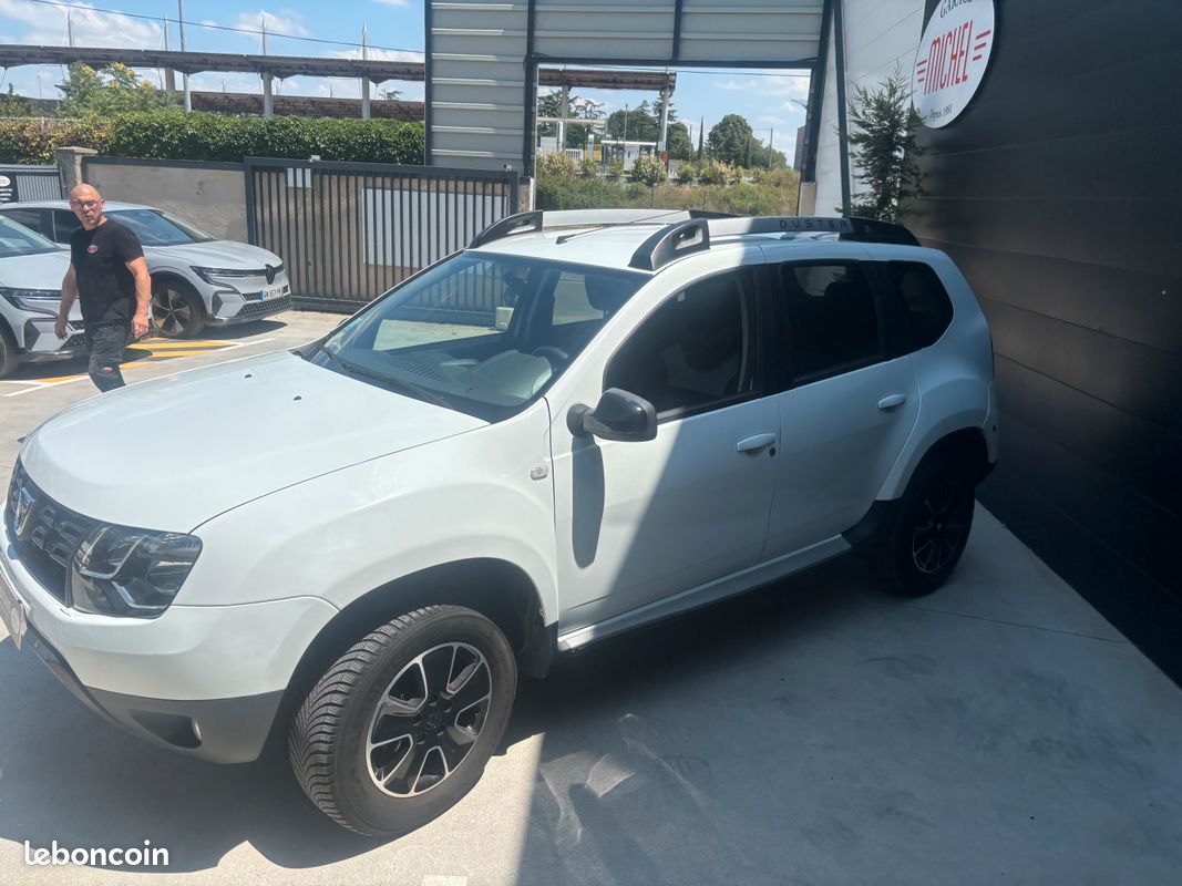 DACIA Duster dCi 110 4x2 Black Touch 2017 (image 8)