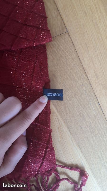 Foulard rouge neuf (image 4)