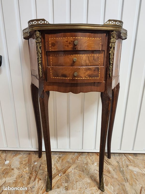 Chevet forme rognon style Louis XVI marquetée (image 1)
