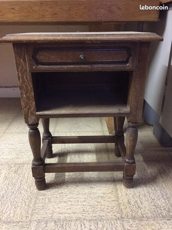 Table de nuit en bois (image 1)