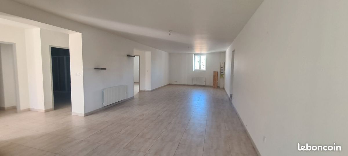 Appartement 4 pièces 120 m² · à Dampierre-sur-Salon · 120 m² · 650 €