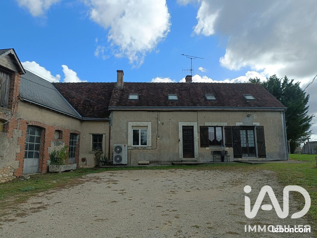 Maison 8 pièces 151 m² · à Saint-Amand-Longpré · 151 m² · 190 000 €