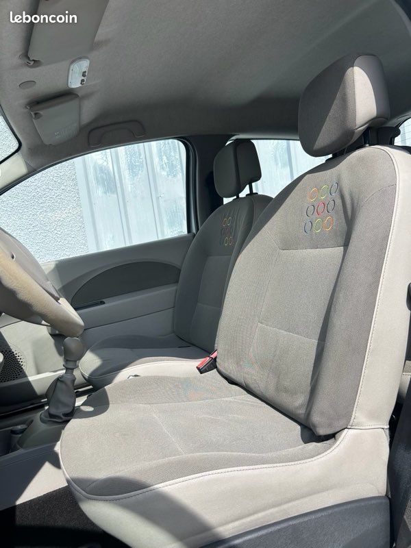 Renault TWINGO II 1.2 16V 75CH,Trend (Berline), GRIS, 4cv, 3 portes (image 7)