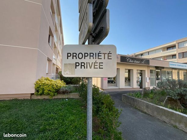 https://img.leboncoin.fr/api/v1/lbcpb1/images/3b/ca/55/3bca55a27cbd4d0703b2d7b9a9e2e8ca37308807.jpg?rule=ad-image