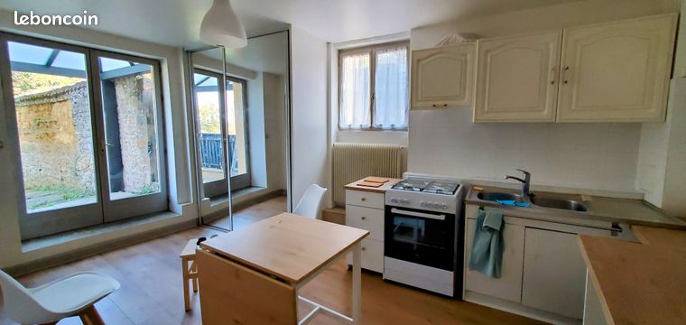 T2 meublé calme avec jardin, à 15 mn de Lyon par le TER