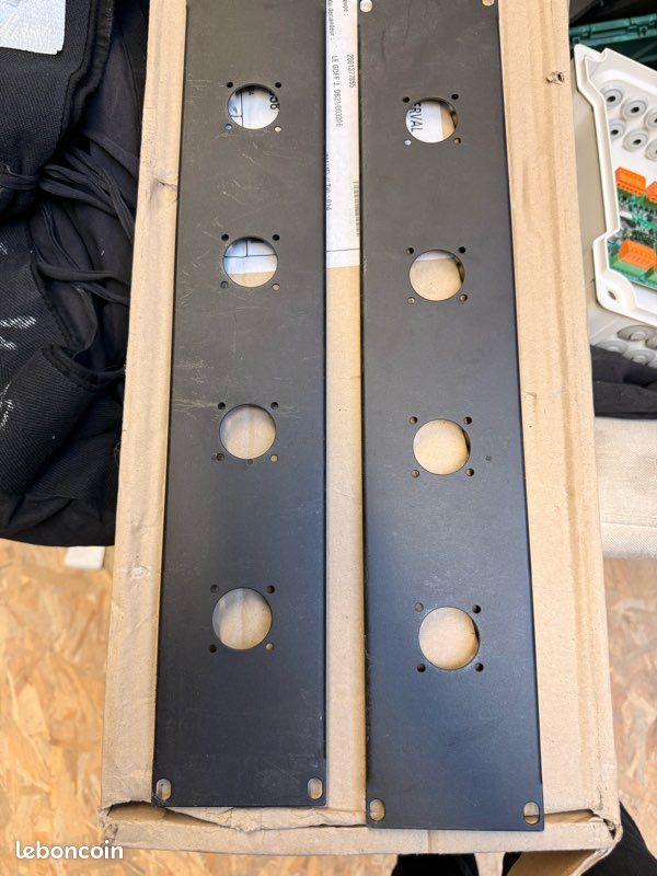 Plaque Terminale Haut-parleur QSC – 14 AWG, Deux Connecteurs Neutrik, Neuve