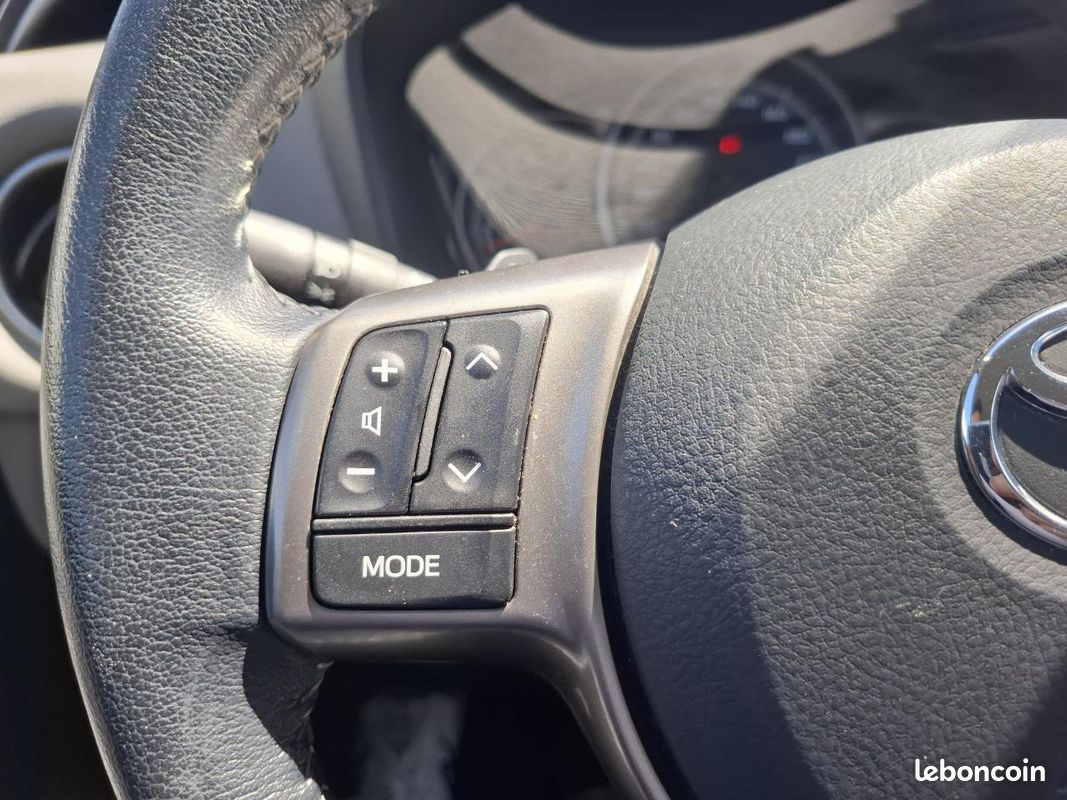 Toyota yaris 1.3 vvti 100 dynamic cvt bva (image 18)
