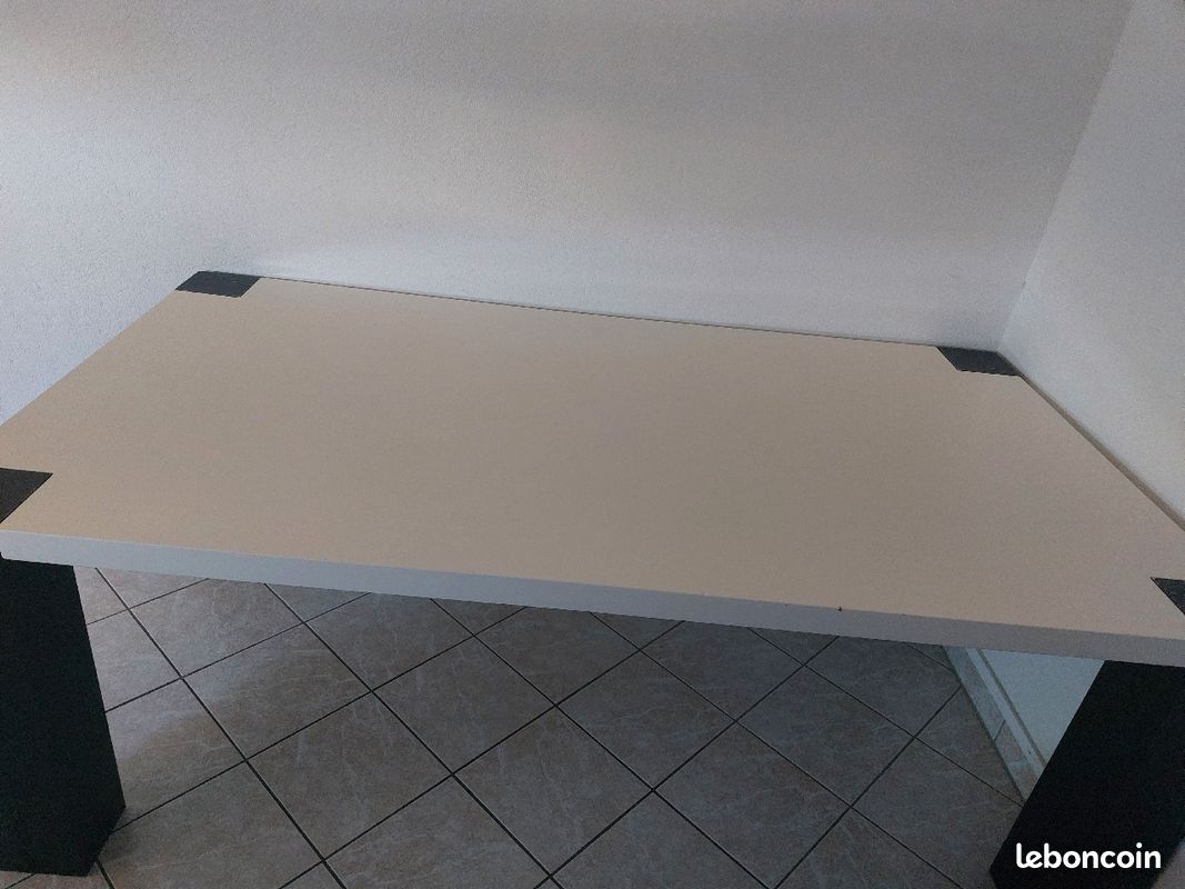 Table de salle à manger blanc laqué pied en bois (image 2)