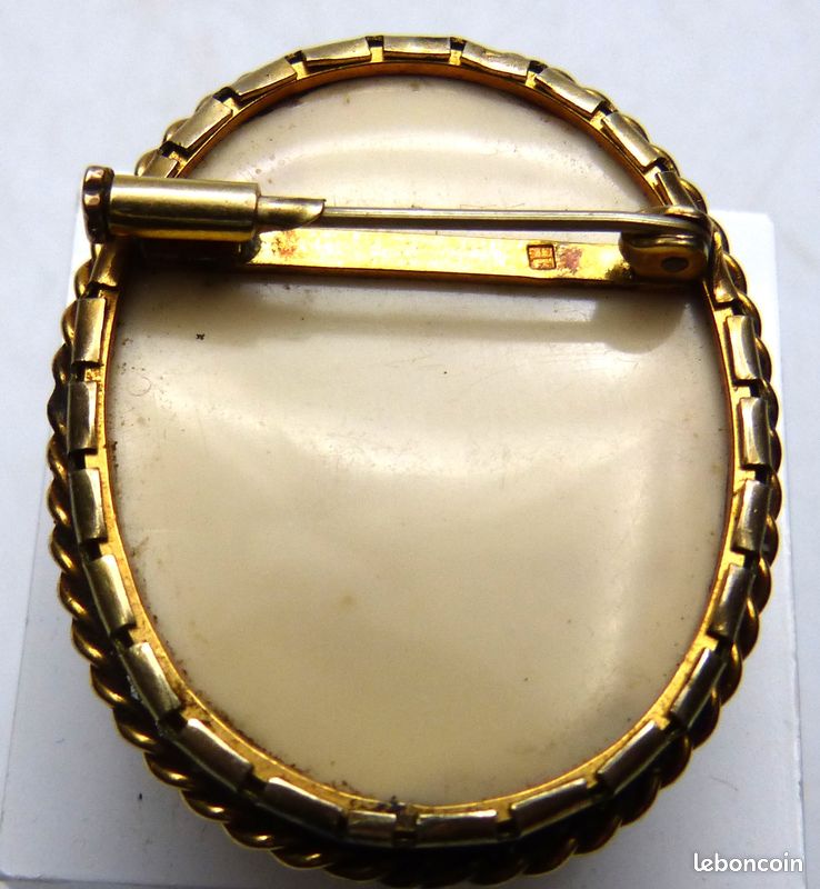 Broche Ancienne Bijou Avec Miniature Portrait De Femme - Laiton Et Peinture Vintage