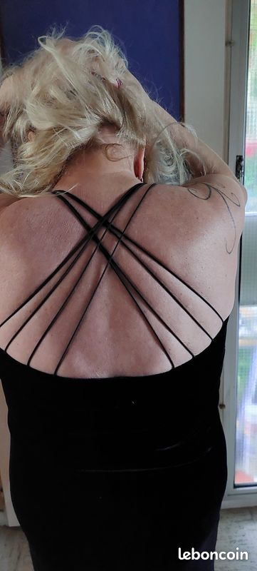 Robe neuve Camaïeu velours noir Vêtements