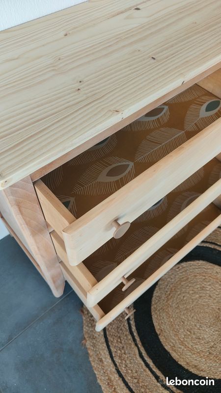 Petite commode parisienne en bois brut (Hêtre et Pin) – 3 tiroirs (image 8)