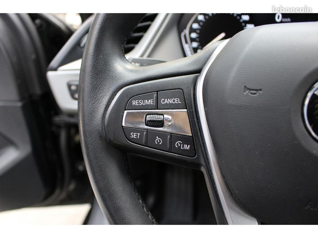 BMW SERIE 1 118d - BVA BERLINE F40 Lounge (image 24)