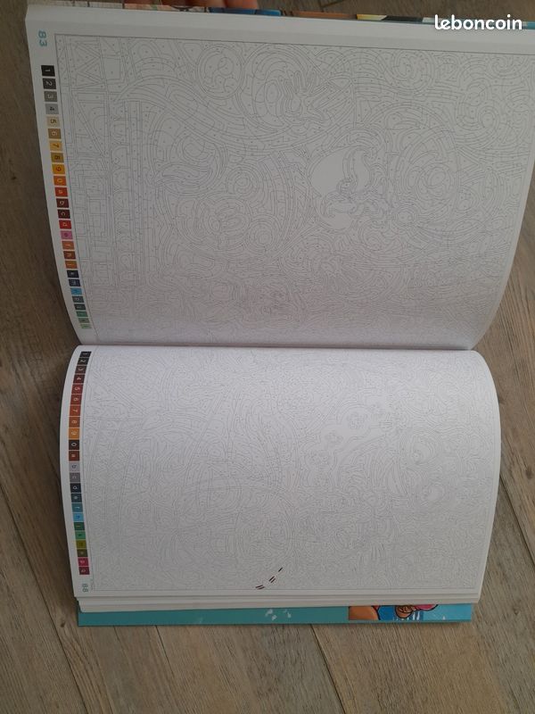 Livre coloriages mystères disney famille (image 2)