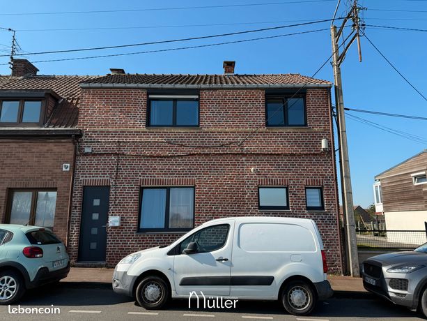 Maison semi-mitoyenne 113 m² – 3 chambres, jardin, garages – Proche du Mont d’Halluin