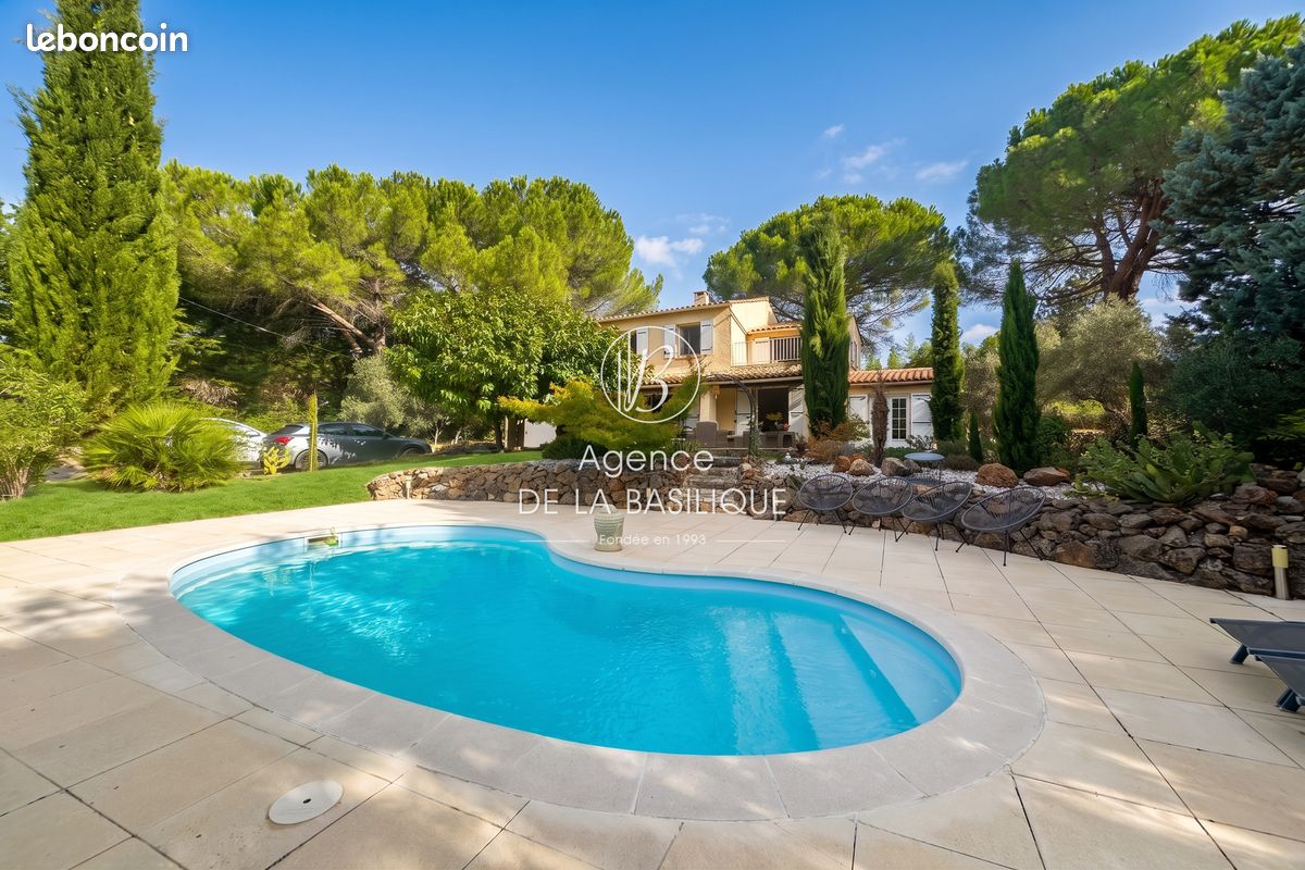 Maison 5 pièces 150 m² · à Saint-Maximin-la-Sainte-Baume · 150 m² · 576 000 €