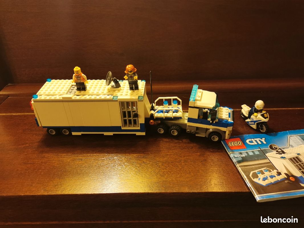 Poste de commandement police lego 60139 (image 1)