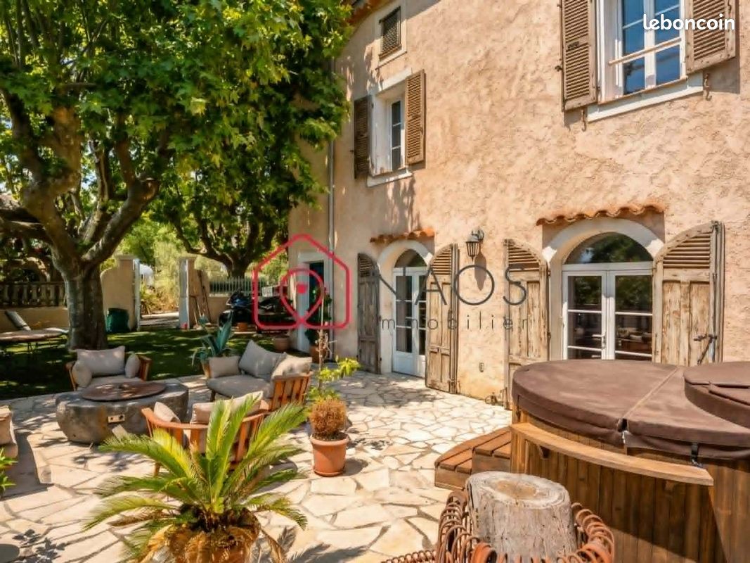 Maison 5 pièces 150 m² · à Grimaud · 150 m² · 998 000 €