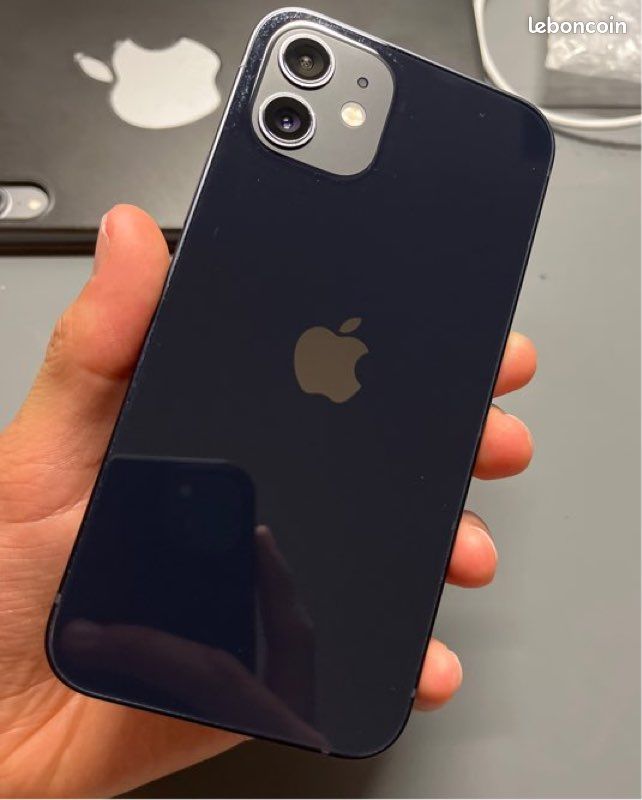 IPhone 12 en excellent état (image 3)