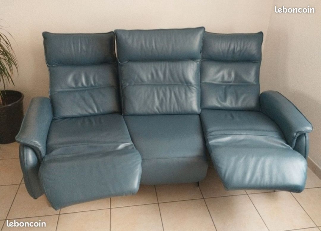 Canapé cuir bleu de marque château d'Ax (image 3)