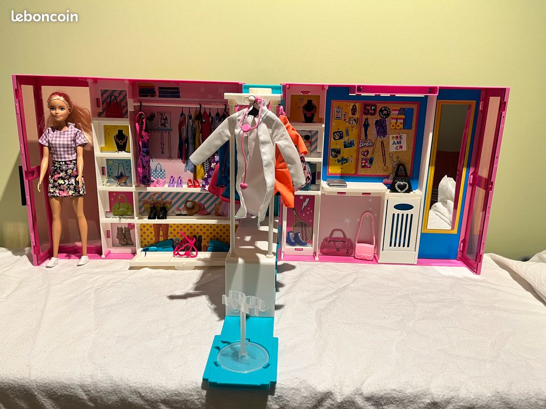 Dressing Deluxe barbie (image 2)