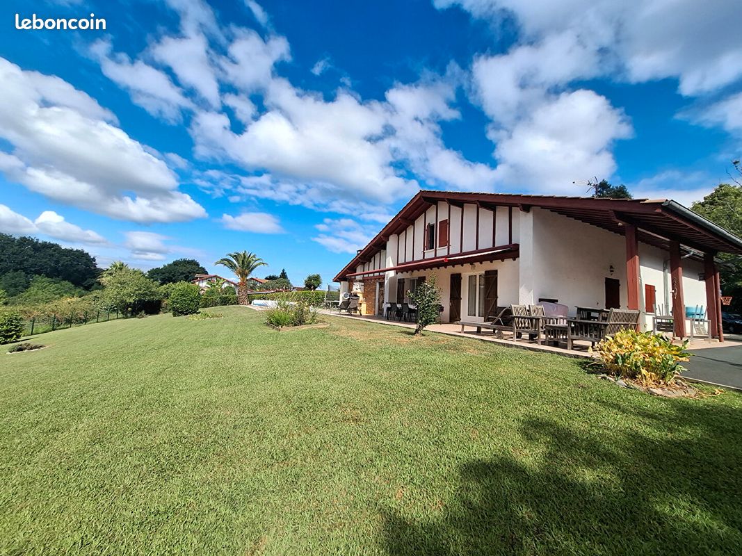 Maison 8 pièces 215 m² · à Saint-Pée-sur-Nivelle · 215 m² · 848 000 €